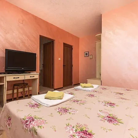 семеен и ресторант райски залив Hotel