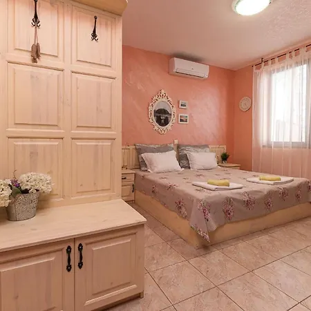 семеен и ресторант райски залив Hotel